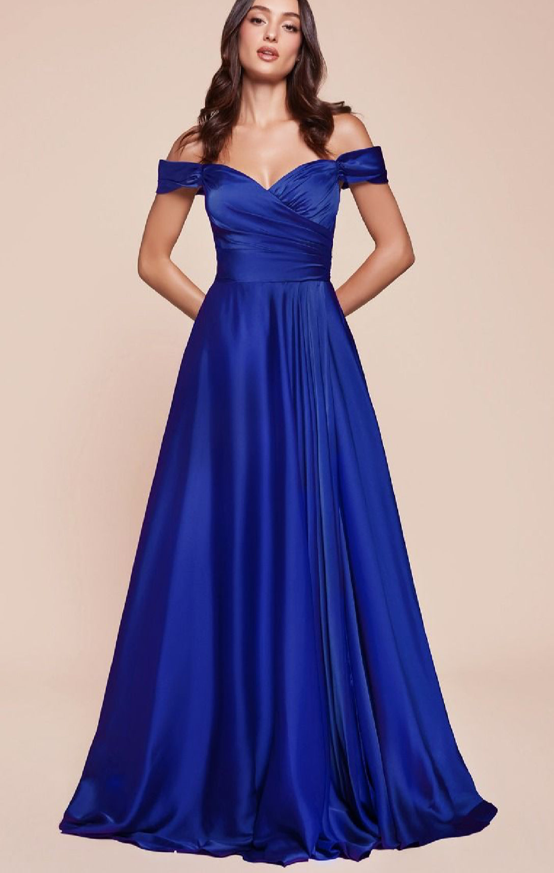 Vestido de Fiesta Largo con Escote Corazón y Detalles Fuera del Hombro - 7493