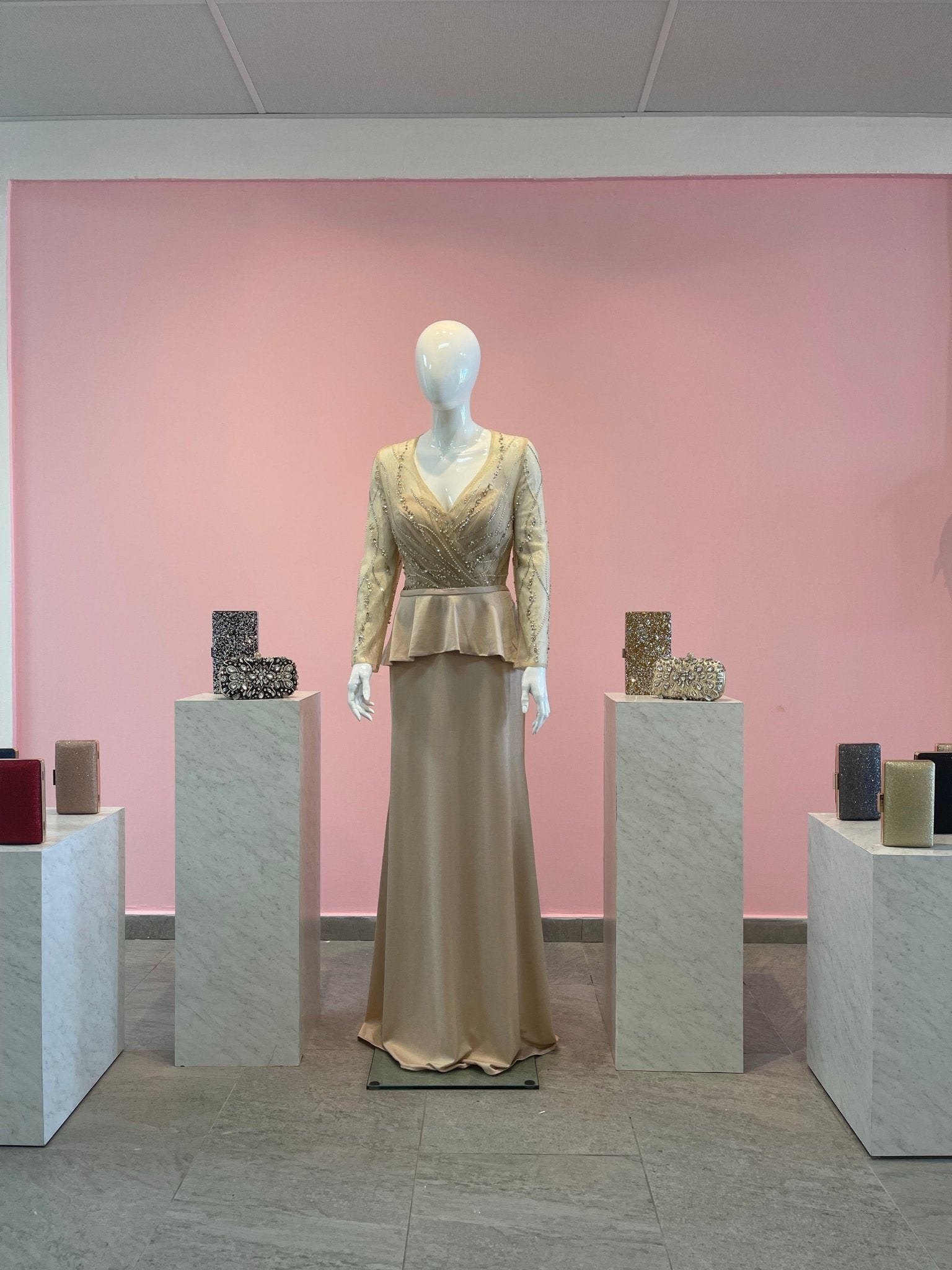 M2135 - Celebra La Boutique