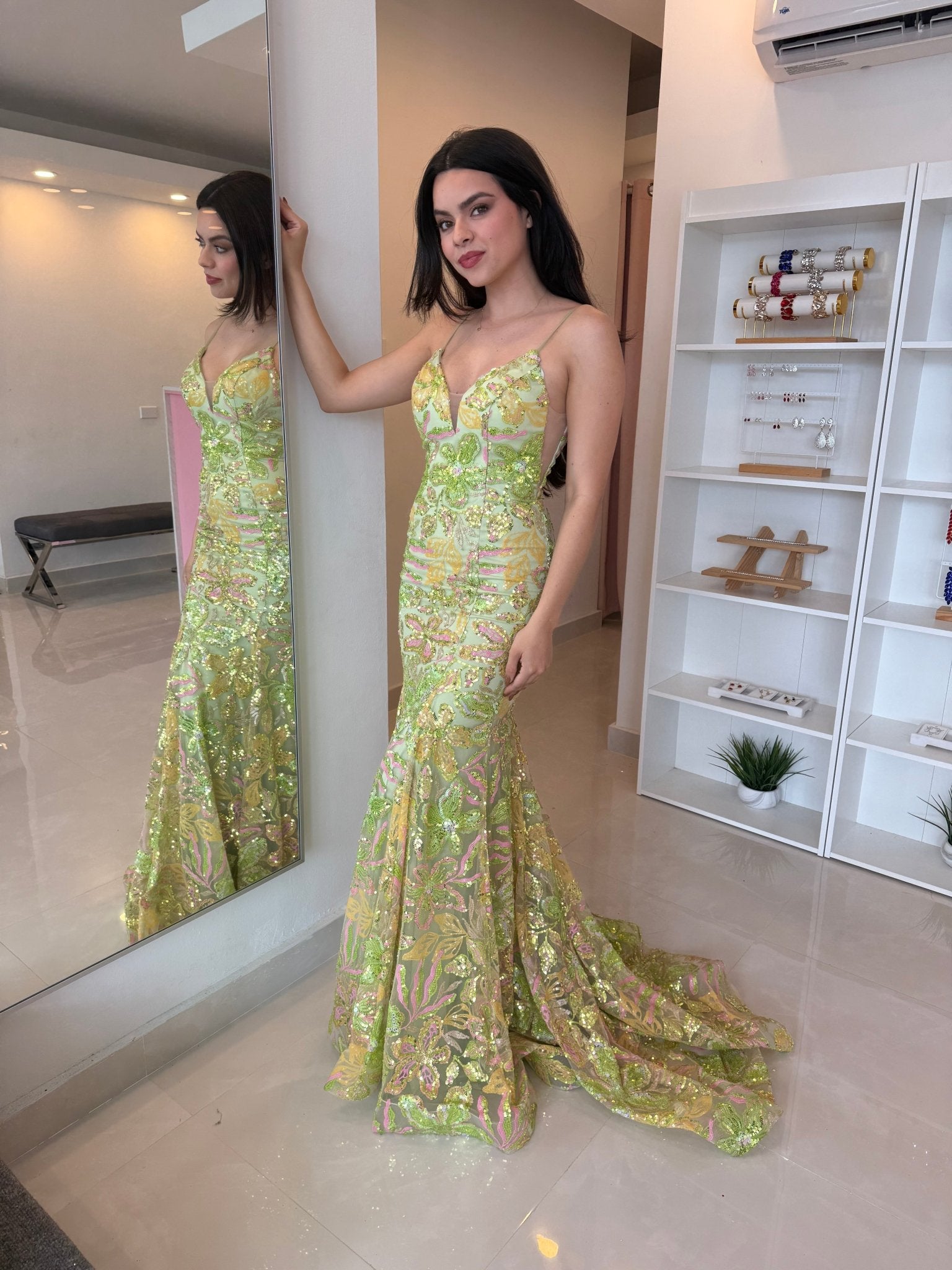 Vestido de Fiesta Largo con Pedrería y Cola